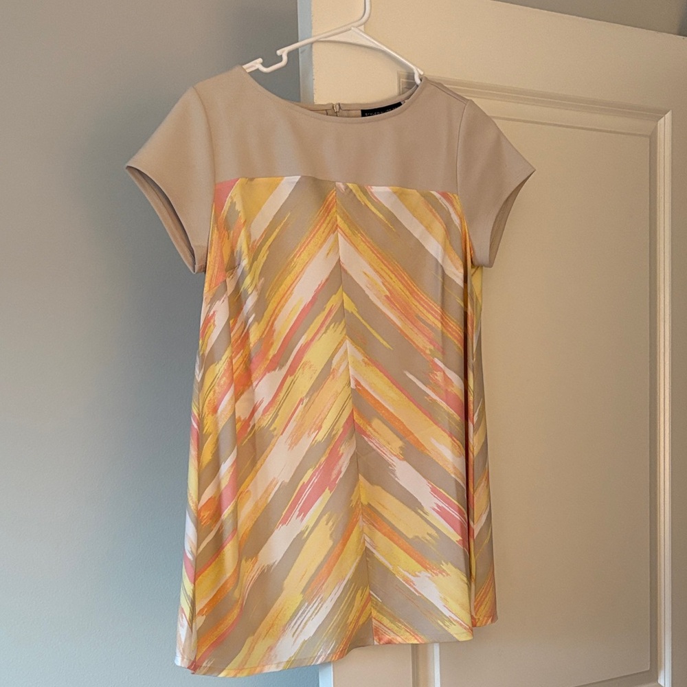 Cheerful mixed fabric tunic